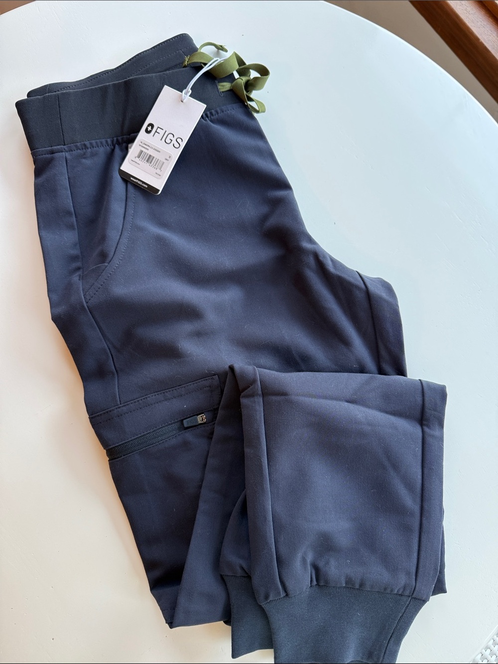 FIGS scuba jogger women’s   Navy Blue Jogger Pants with Olive Drawstring